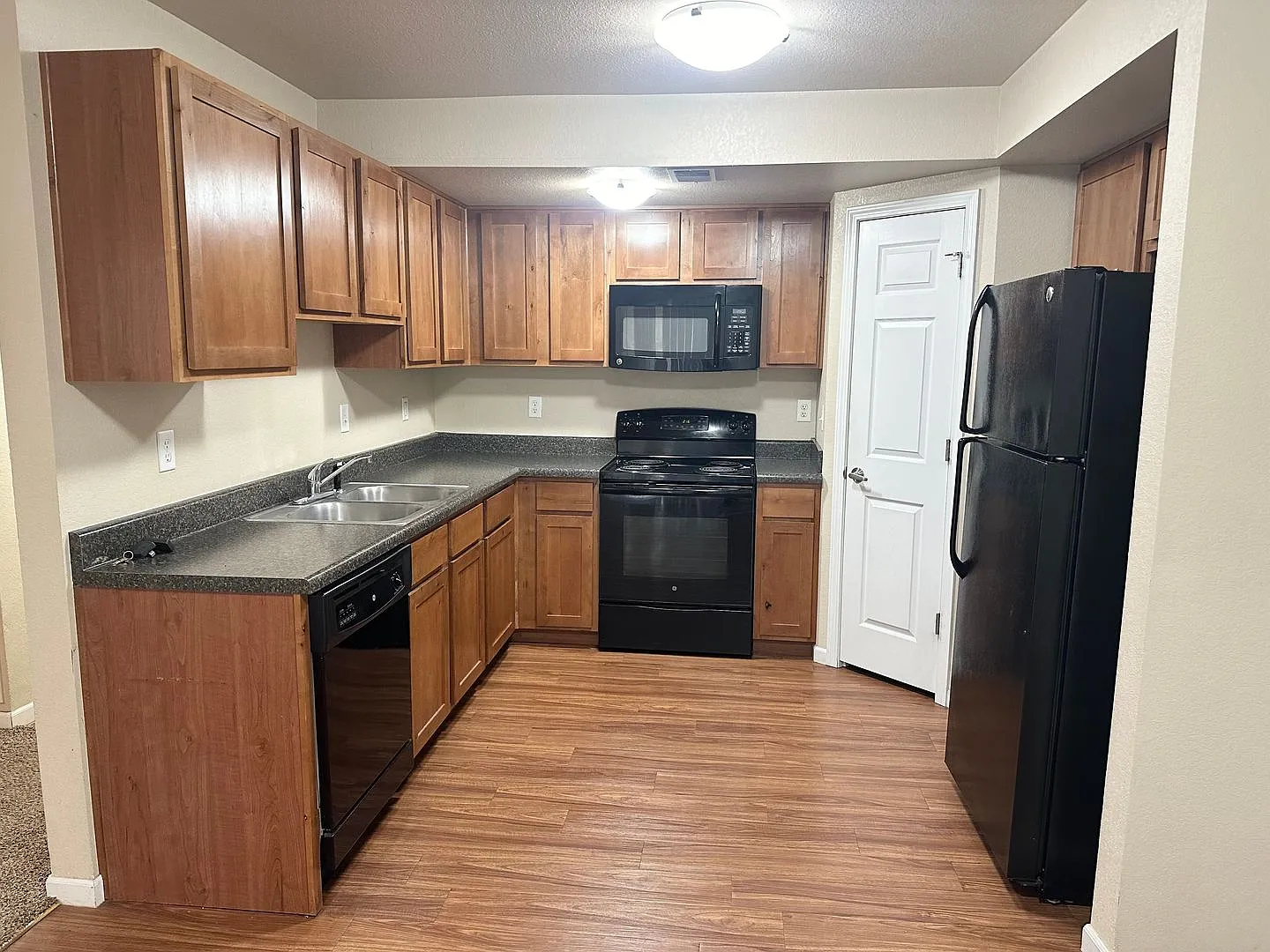 Sallee REI Greystone 4 plex 1517 - 1523 Erin — Photo 3