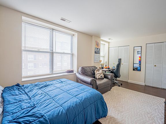 2nd image of 5561 Pershing Ave