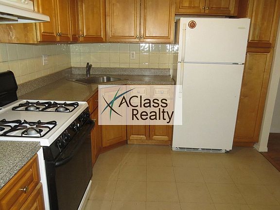 4th image of 2237 38th St APT 2