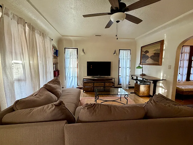 252 S Griffith Park Dr — Photo 16