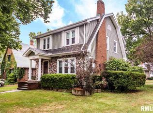 612 S 6th St, Pekin, IL