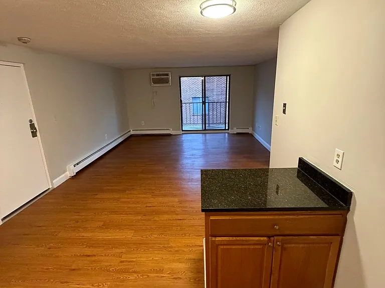 Harvard Street Apartments — Photo 12