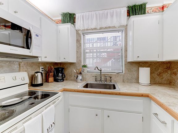 5th image of 1012 Pine Dr #1