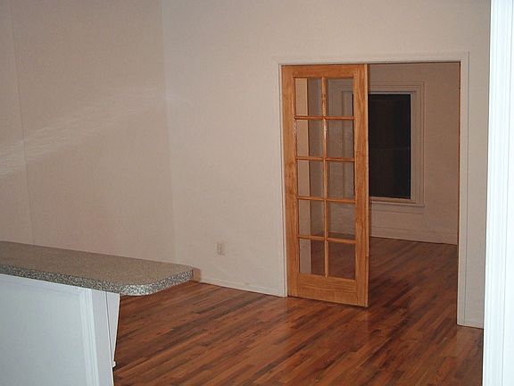4th image of 401 Sackett St APT 4