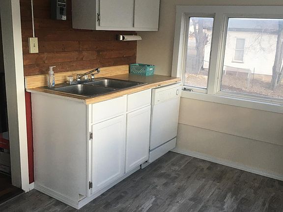 Kitchen with dishwasher