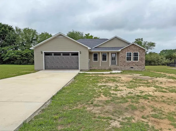 85 Talladega Dr, Adamsville, TN 38310