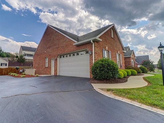 2nd image of 2831 Matthew Dr
