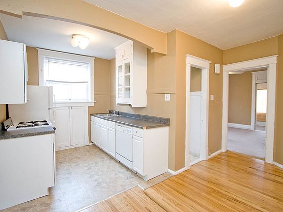 3rd image of 5028 Lindenwood Ave #A