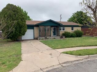 2013 Jackson Dr, Perryton, TX 79070