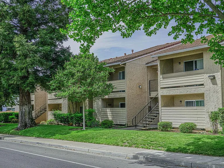 Parkview Apartments — Photo 18
