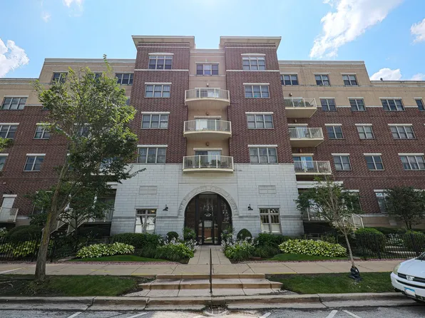 965 Rogers St Unit 302, Downers Grove, IL 60515