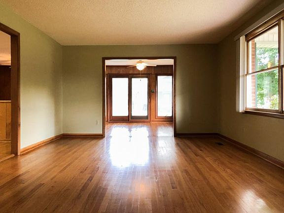 5th image of 2116 Beechnut Dr