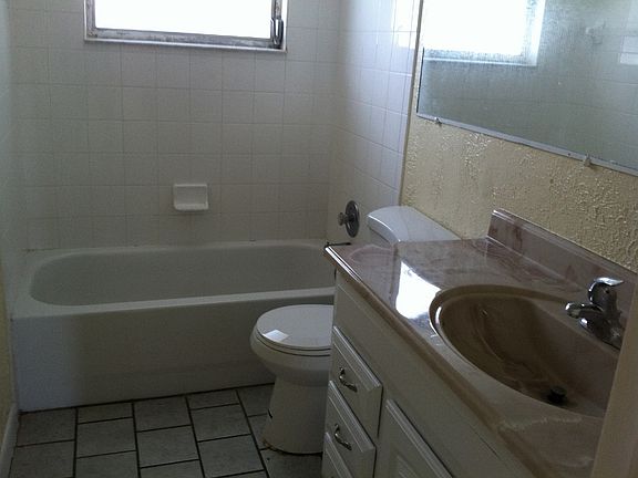 5th image of 3600 Kingsbury Dr