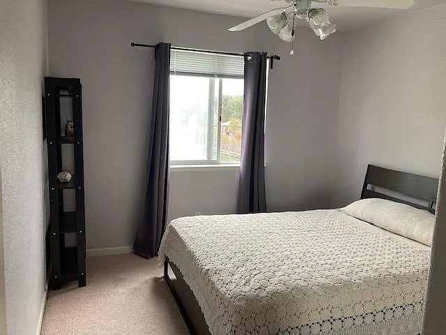 One of the regular room'size (total of 5 bedrooms)