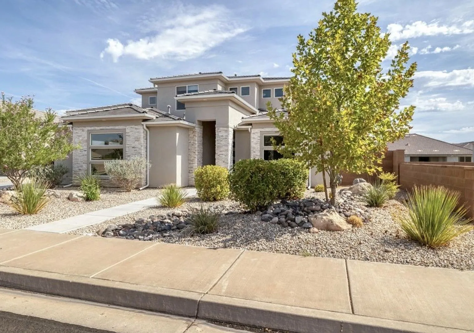 Ultimate Desert Oasis (Pool & 6 Car Garage) — Photo 2