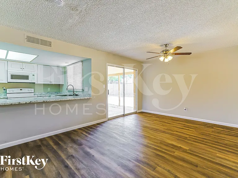 171 W Jasper Dr — Photo 3