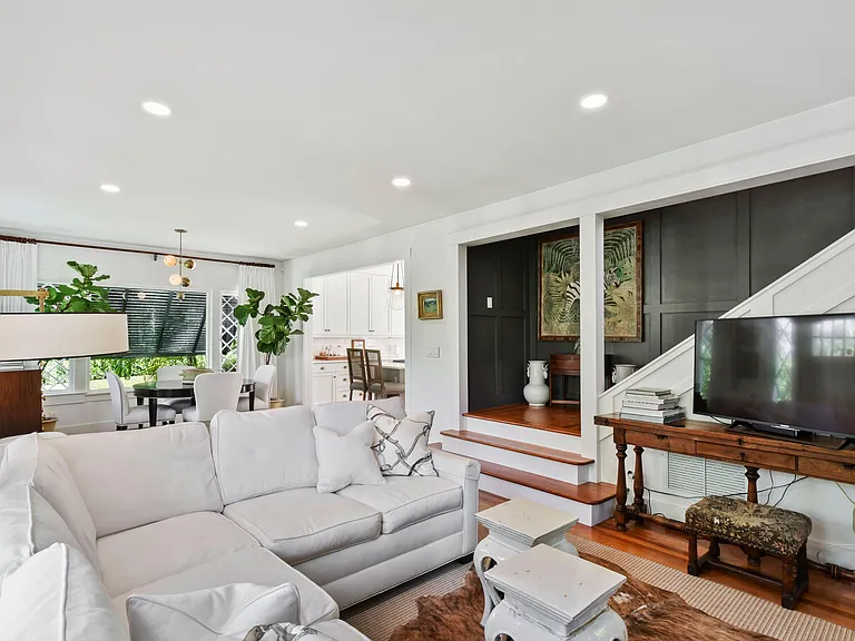 300 Buckingham Rd — Photo 15