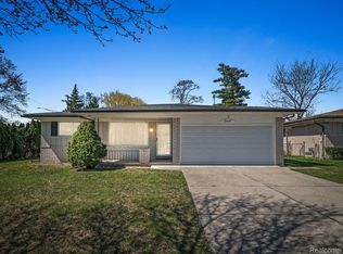 35009 Shell Dr, Sterling Heights, MI 48310