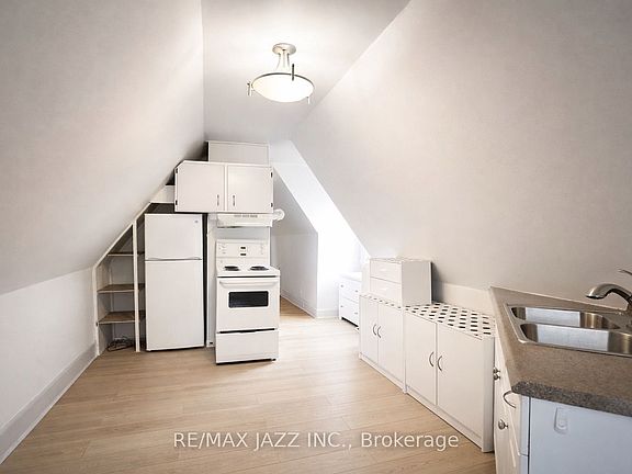 3rd image of 118 Eastwood Rd