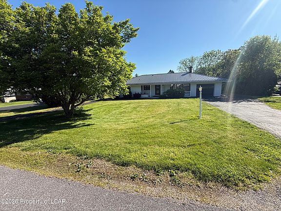 3rd image of 10 Frederick Dr