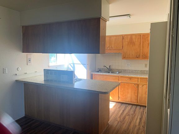 4th image of 6400 Baker Ave NE