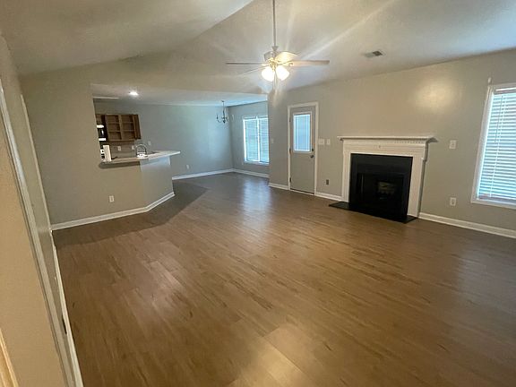 Living room / dining area