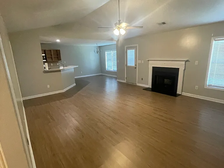 Living room / dining area