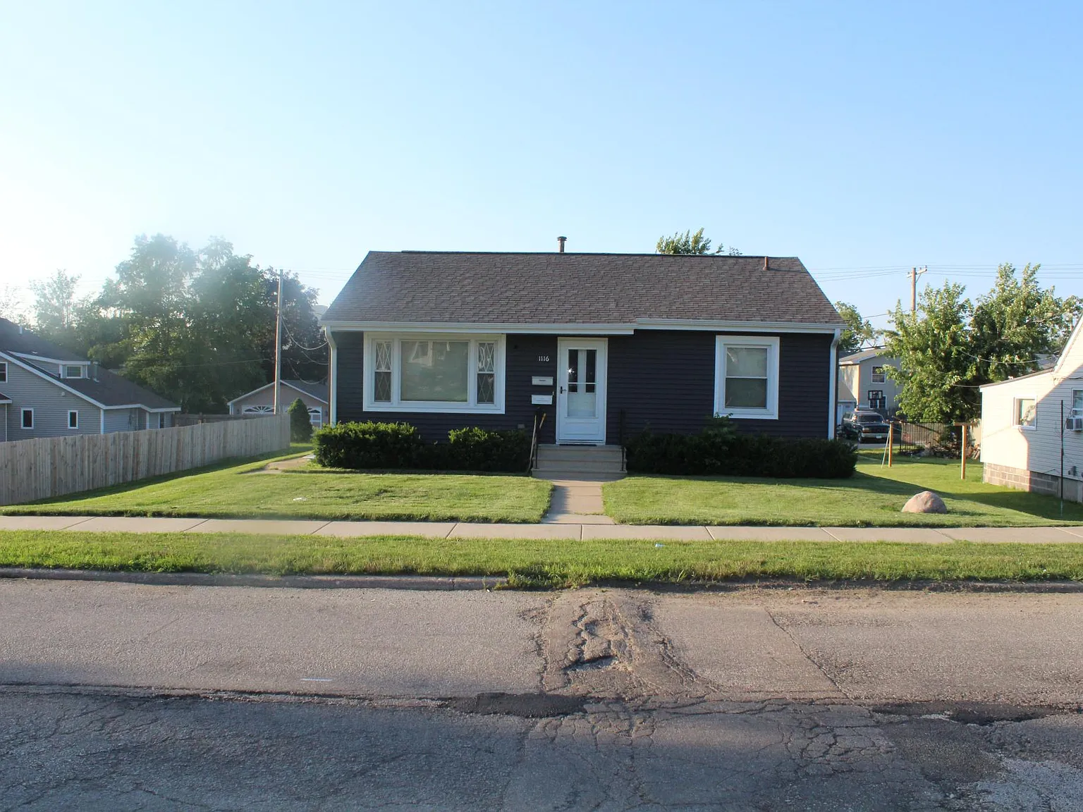 3 bed, 952 sqft, $1,700 — Photo 2
