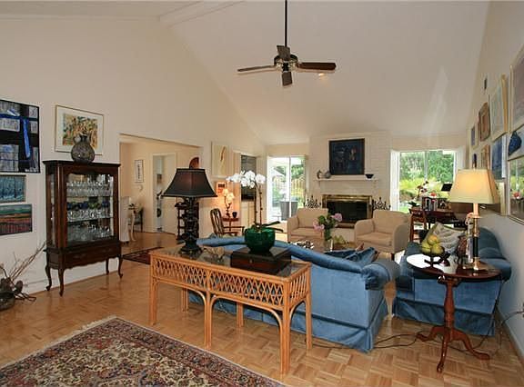 5th image of 2215 Country Club Dr