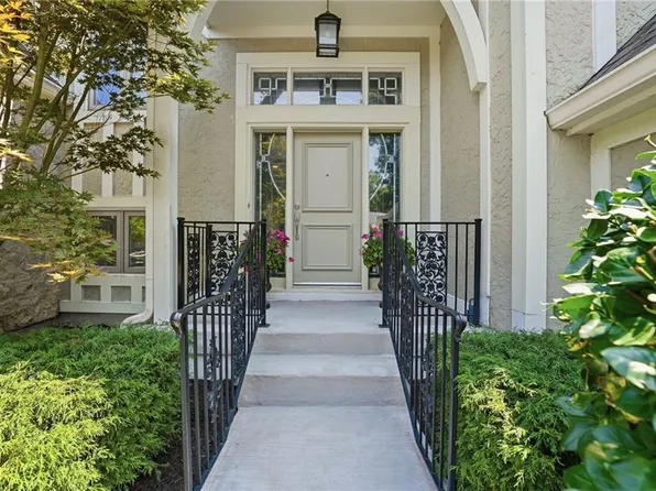 12401 Granada Rd, Leawood, KS 66209