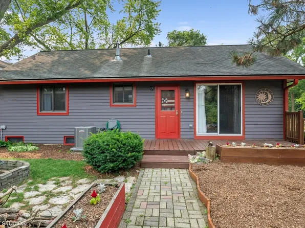 402 Forest Dr, Island Lake, IL 60042