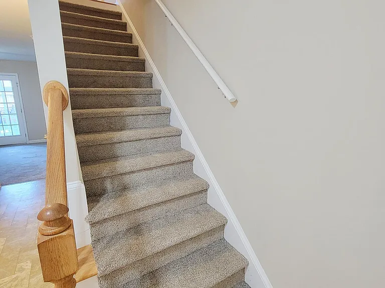 411 Whitehall Ct — Photo 21