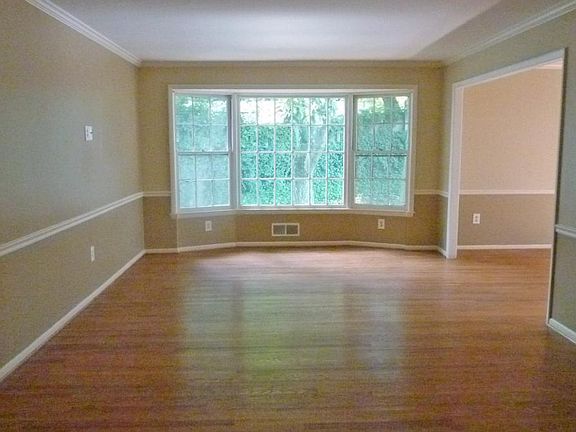 Huge living room w/gleaming hardwood floors