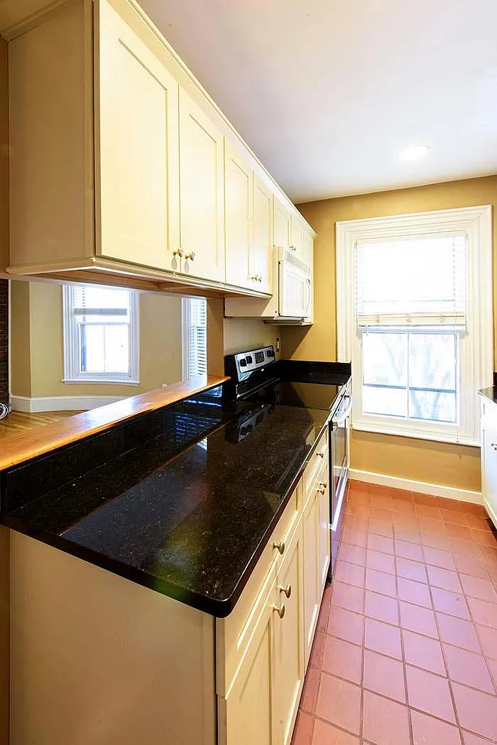 2 bed, 617 sqft, $3,100 — Photo 3