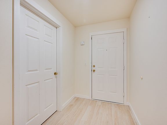 4th image of 18210 73rd Ave NE Unit 101