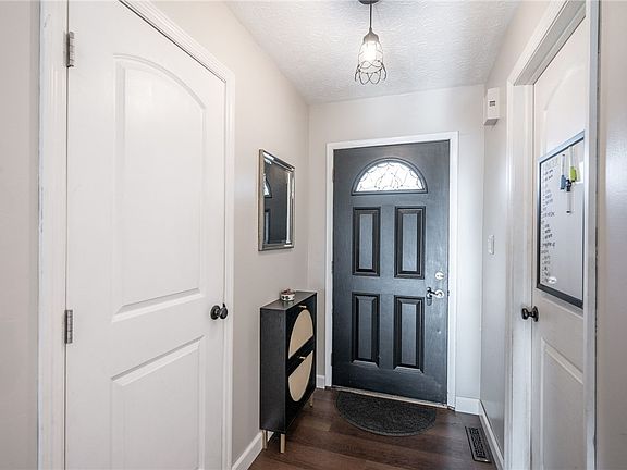 4th image of 904 Katherine Ave