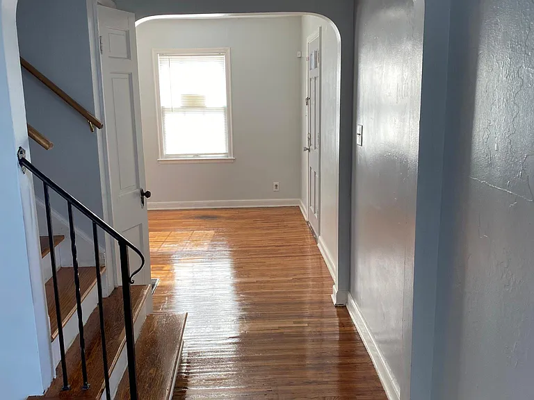 1504 E Whittier St — Photo 4