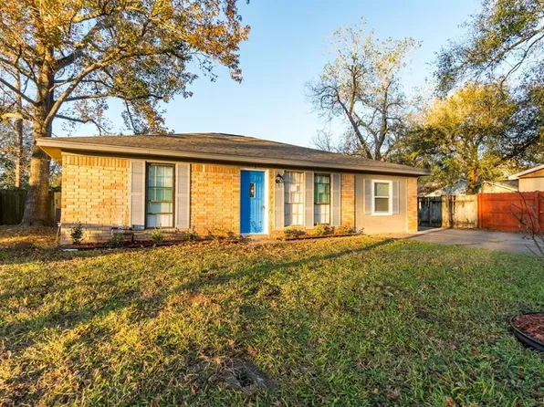 1 Linda Ln, West Columbia, TX 77486