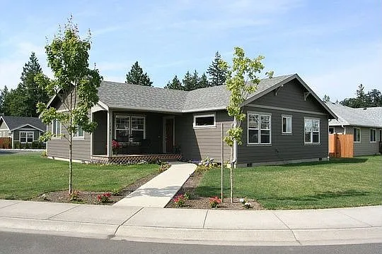 1347 Wilson Ave photo 1