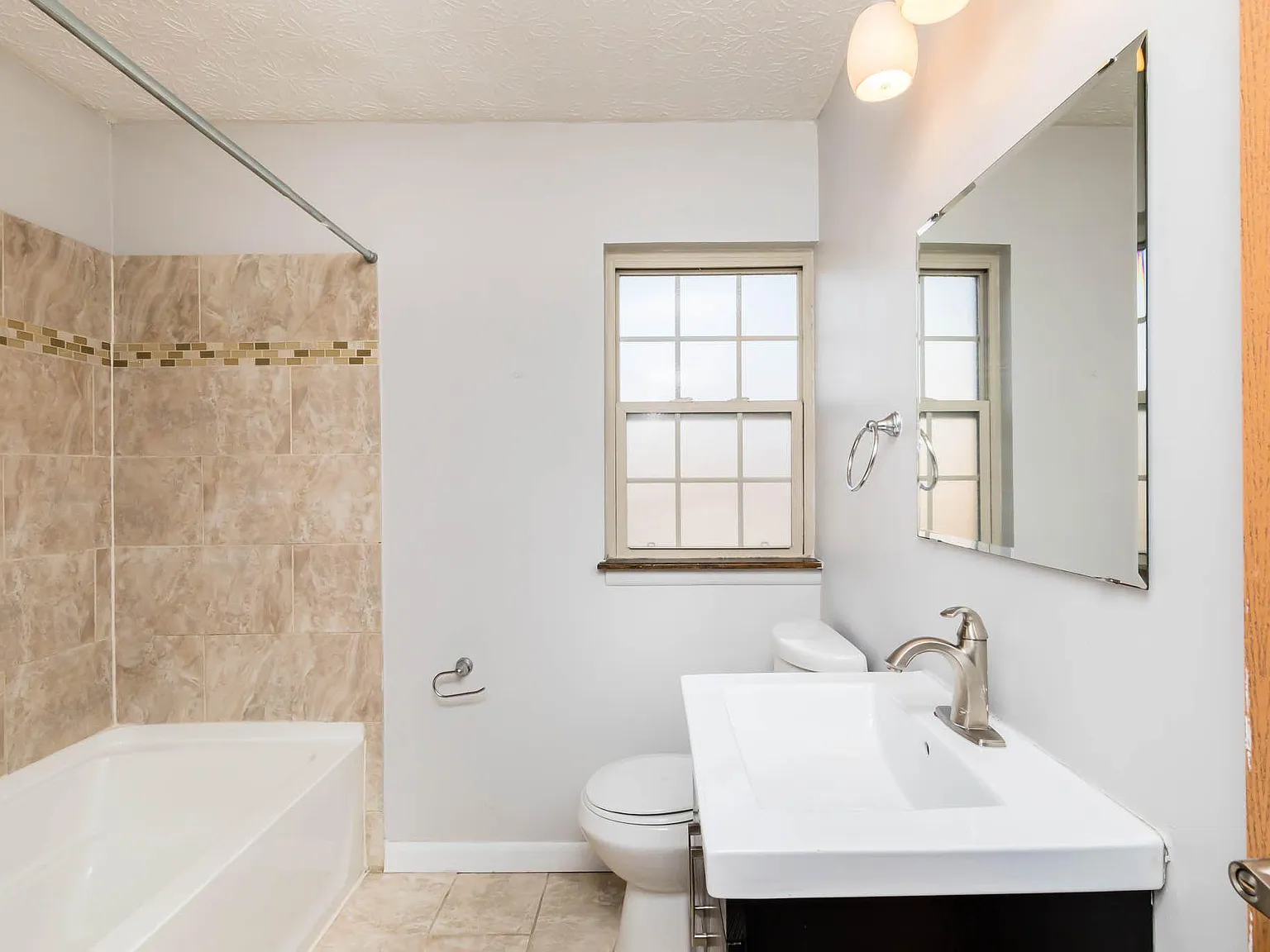 2 bed, 1.5 bath, 1150 sqft, $1,530 — Photo 4