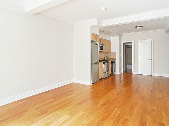 3rd image of 20 Park Ave APT 4g
