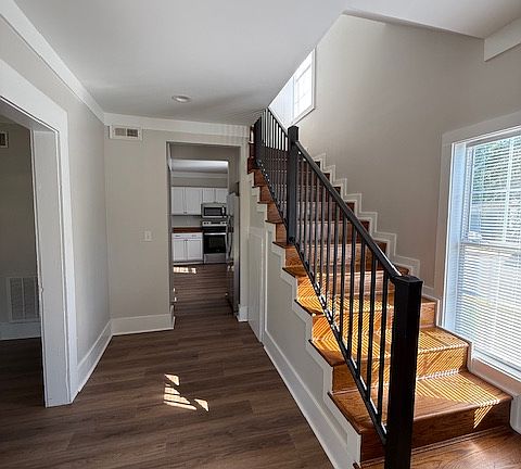 3rd image of 716 S Main St