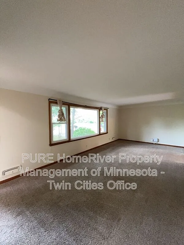 4 bed, 2.0 bath, 2056 sqft, $2,675 — Photo 3