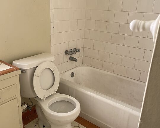 4th image of 2306 W 79th St