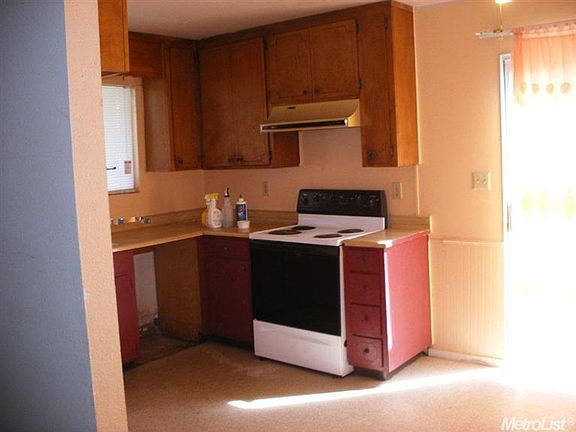 4th image of 9228 West Ln