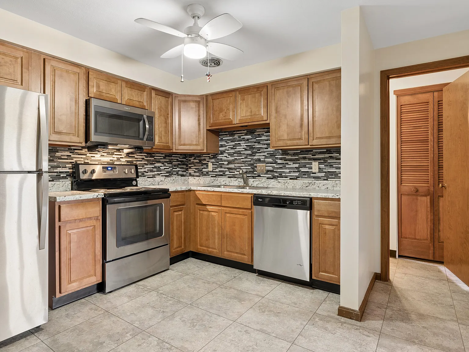 Carriage Hill Apartments — Photo 4