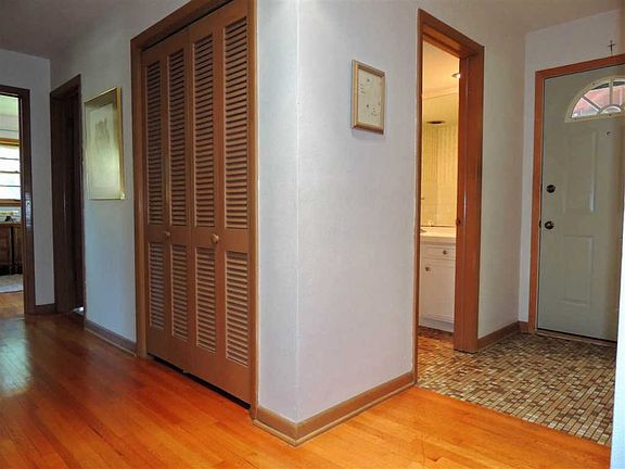 3rd image of 1801 Hollyhock Dr