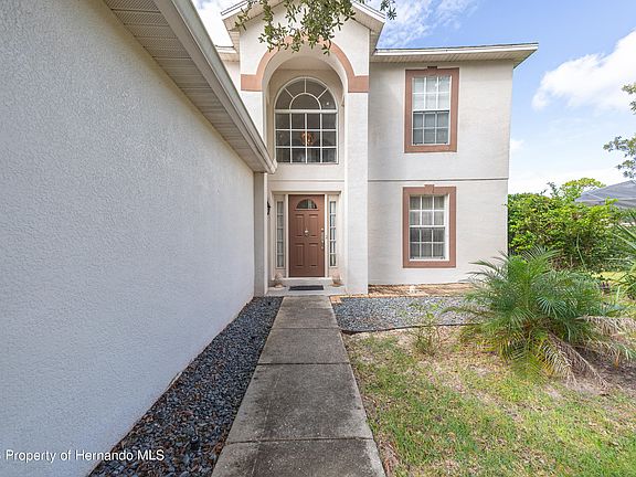2nd image of 4 Hazelwood Ct S
