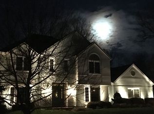 5466 Creek Bend Dr, West Chester, OH