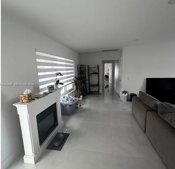 1110 S 14th Ave — Photo 6
